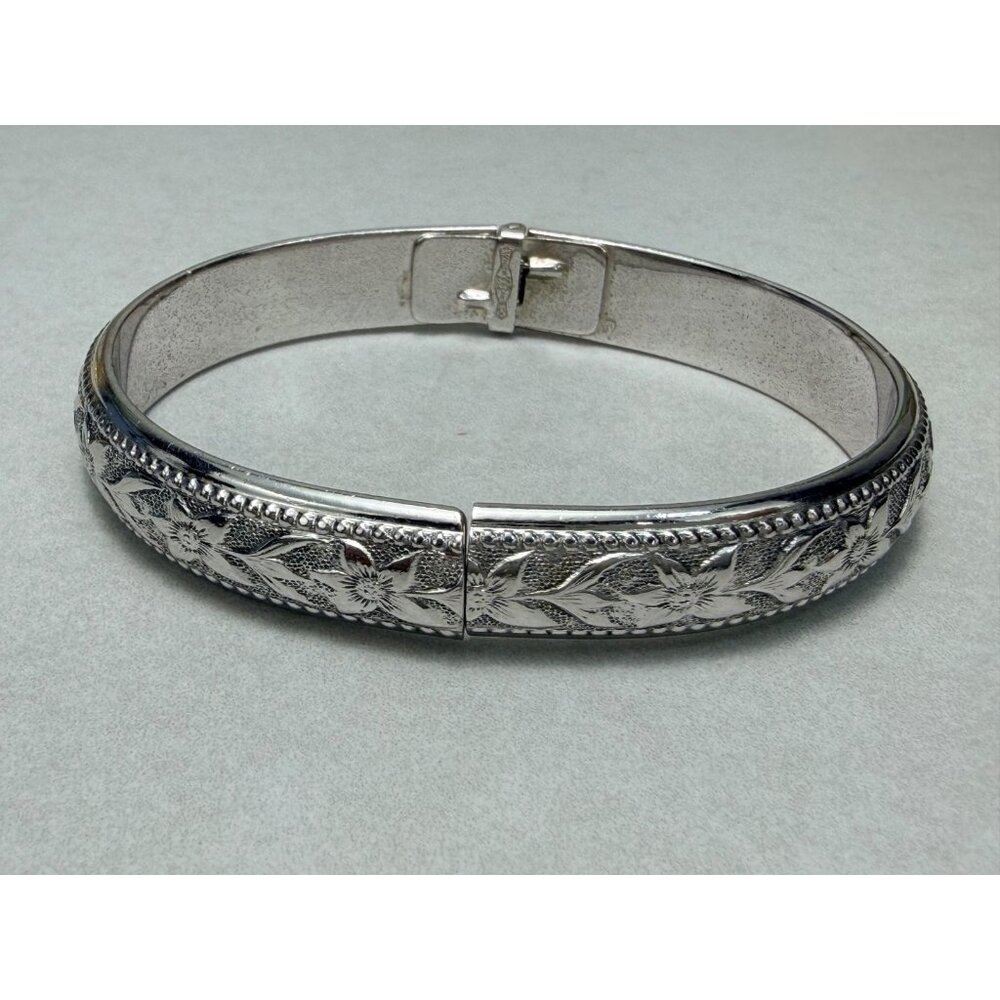 Vtg Signed WHITING & DAVIS Silvertone Relief Flowers  6.5” Bangle Bracelet